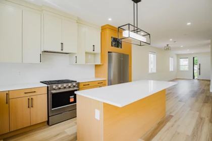 Kitchen Island Photo of 32034 Hillcrest Avenue, Mission, BC