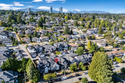 907 Harris Avenue, Coquitlam, BC, Coquitlam — Half Duplex for sale