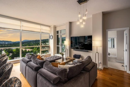3401 2968 Glen Drive, Coquitlam, BC, Coquitlam — Apartment/Condo for sale