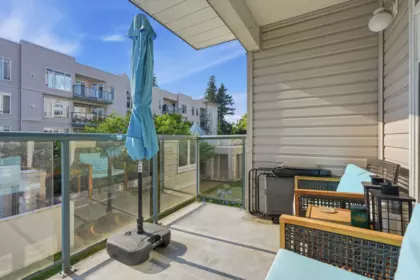Front Yard Photo of 213 32085 George Ferguson Way, Abbotsford, BC