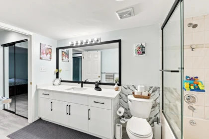 Mudroom Photo of 202 12101 80 Avenue, Surrey, BC