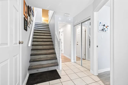 Entry Foyer Photo of 7755 Alder Street, Mission, BC