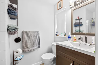 Powder Room Photo of 7755 Alder Street, Mission, BC