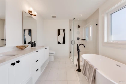 Guest Bathroom Photo of 19748 75a Avenue, Langley, BC