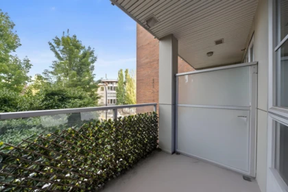 214 1621 Hamilton Avenue, North Vancouver, BC, North Vancouver — Apartment/Condo for sale