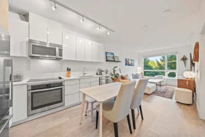 214 1621 Hamilton Avenue, North Vancouver, BC, North Vancouver — Apartment/Condo for sale