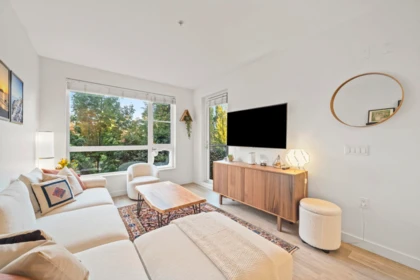 Kitchen Island Photo of 214 1621 Hamilton Avenue, North Vancouver, BC