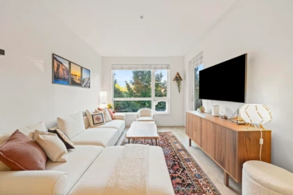 Kitchen Photo of 214 1621 Hamilton Avenue, North Vancouver, BC
