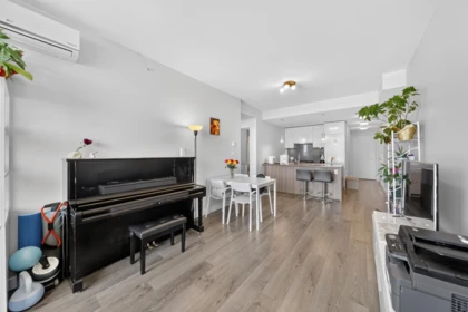Entry Foyer Photo of 603 5599 Cooney Road, Richmond, BC
