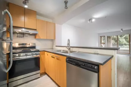 408 9319 University Crescent, Burnaby, BC, Burnaby — Apartment/Condo for sale
