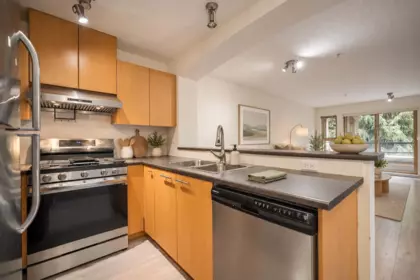408 9319 University Crescent, Burnaby, BC, Burnaby — Apartment/Condo for sale