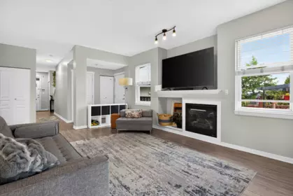Kitchen Island Photo of 14848 56a Avenue, Surrey, BC