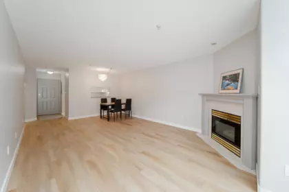 402 624 Agnes Street, New Westminster, BC, New Westminster — Apartment/Condo for sale