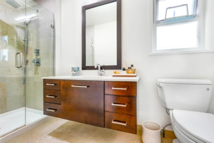 Powder Room Photo of 3277 Chesterfield Avenue, North Vancouver, BC