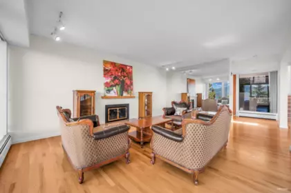 Breakfast Nook Photo of 5317 Montiverdi Place, West Vancouver, BC