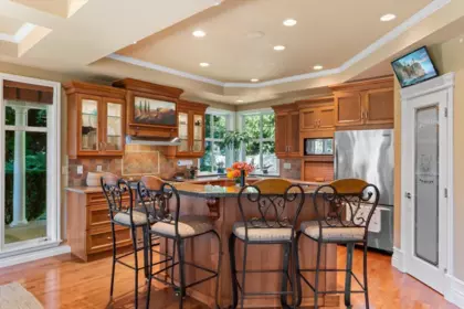 Kitchen Island Photo of 9953 Stonegate Place, Chilliwack, BC