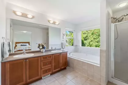 Basement Recreation Room Photo of 10676 247a Street, Maple Ridge, BC