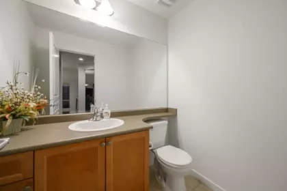 Guest Bathroom Photo of 10676 247a Street, Maple Ridge, BC