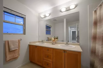 Hallway Photo of 10676 247a Street, Maple Ridge, BC