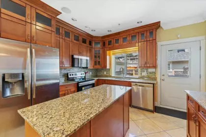 Kitchen Island Photo of 1185 E 62nd Avenue, Vancouver, BC