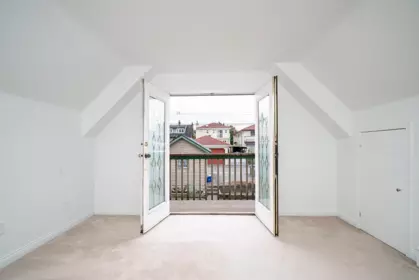 Hallway Photo of 2948 Grant Street, Vancouver, BC