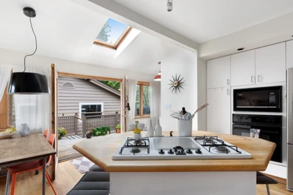 Kitchen Island Photo of 3524 W 16th Avenue, Vancouver, BC