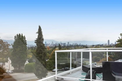 Powder Room Photo of 3524 W 16th Avenue, Vancouver, BC
