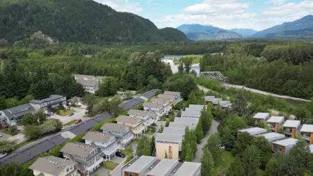 2 39885 Government Road, Squamish, BC, Squamish — Single Family Residence for sale