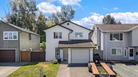 8542 Mccutcheon Avenue, Chilliwack, BC, Chilliwack — Single Family Residence for sale