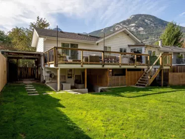 38876 Buckley Avenue, Squamish, BC, Squamish — Single Family Residence for sale