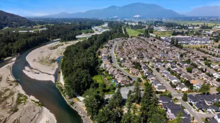 5482 Peach Road, Chilliwack, BC, Chilliwack — Row House (Non-Strata) for sale