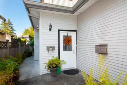 607 Sunset Avenue, Coquitlam, BC, Coquitlam — Half Duplex for sale