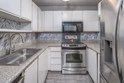 113 918 Roderick Avenue, Coquitlam, BC, Coquitlam — Apartment/Condo for sale