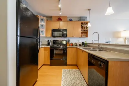 406 3142 St Johns Street, Port Moody, BC, Port moody — Apartment/Condo for sale