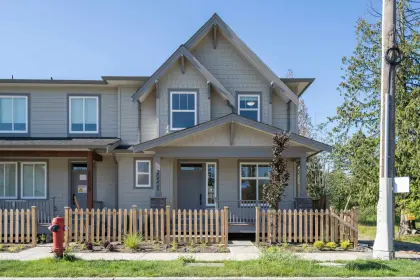 20531 76 Avenue, Langley, BC, Langley — Row House (Non-Strata) for sale