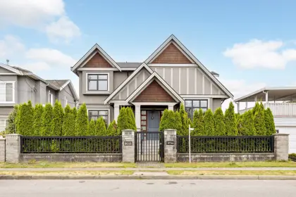 8016 16th Avenue, Burnaby, BC, Burnaby — Single Family Residence for sale