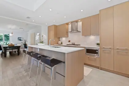 203 1055 Ridgewood Drive, North Vancouver, BC, North vancouver — Townhouse for sale