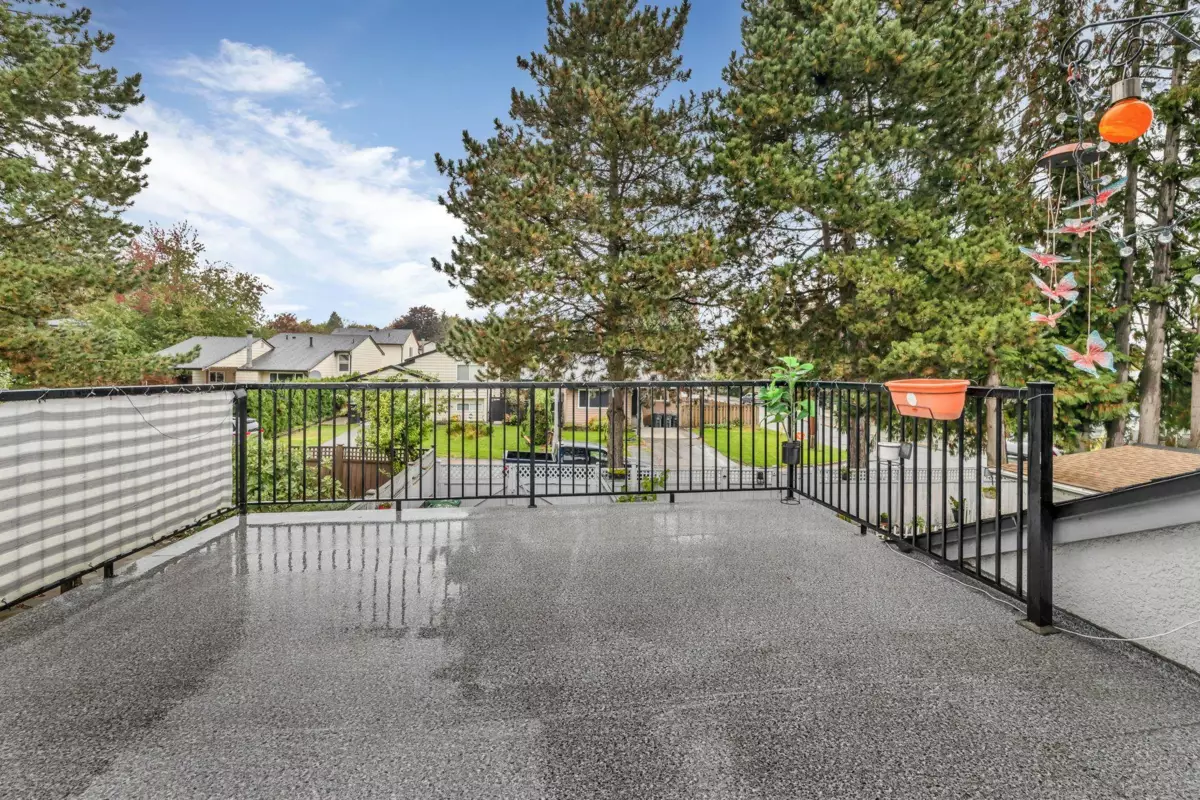 Entry Foyer Photo of 6613 134 Street, Surrey, BC