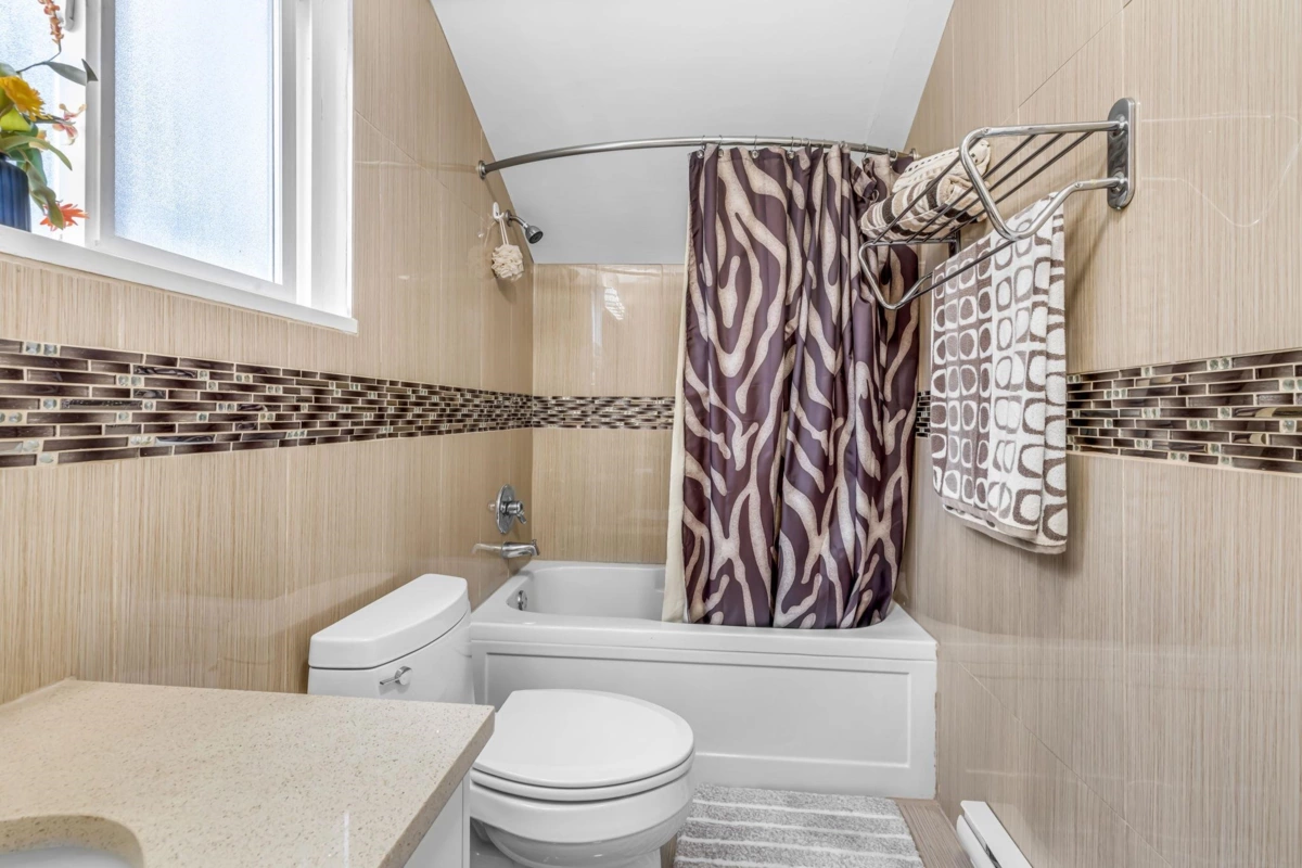 Laundry Room Photo of 6613 134 Street, Surrey, BC