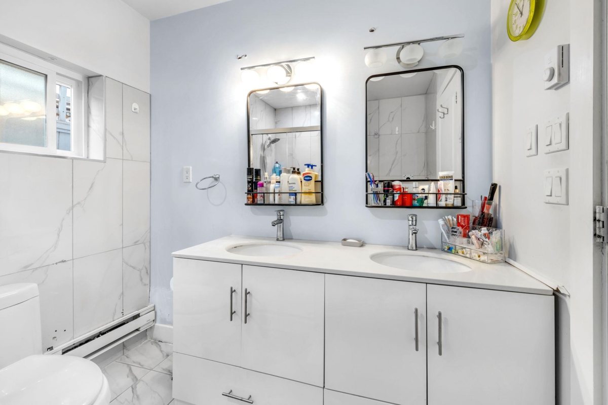 Mudroom Photo of 6613 134 Street, Surrey, BC