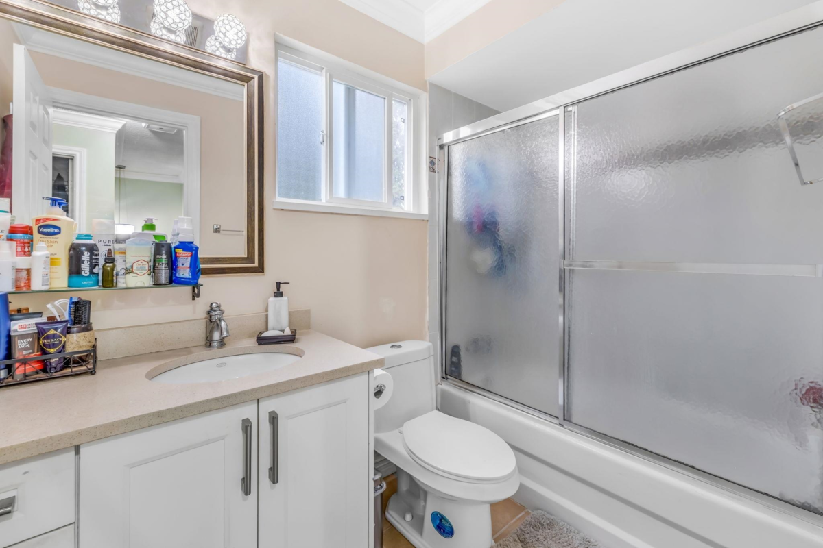 Powder Room Photo of 6613 134 Street, Surrey, BC