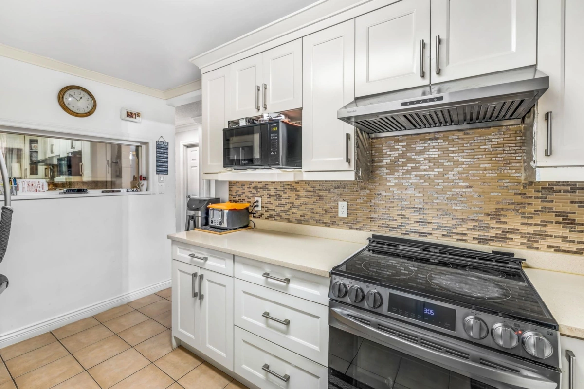 Primary Bathroom Photo of 6613 134 Street, Surrey, BC