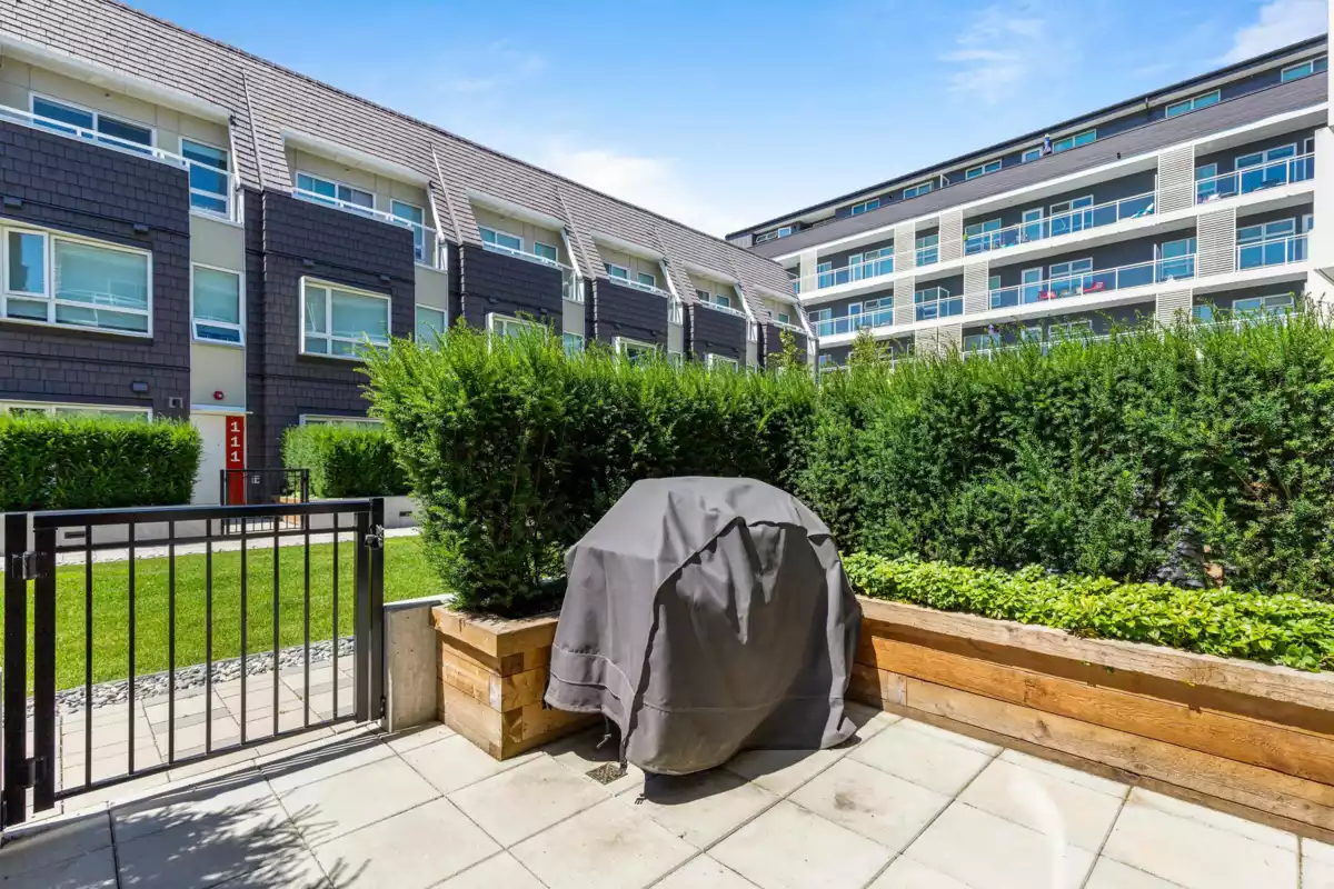 Kitchen Island Photo of 122 12040 Plaza Street, Maple Ridge, BC