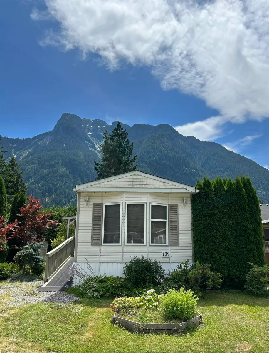 Exterior Front Photo of 109 65367 Kawkawa Lake Road, Hope, BC