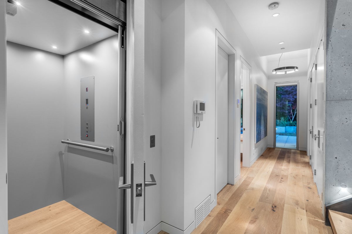 Guest Bathroom Photo of 2893 Bellevue Avenue, West Vancouver, BC