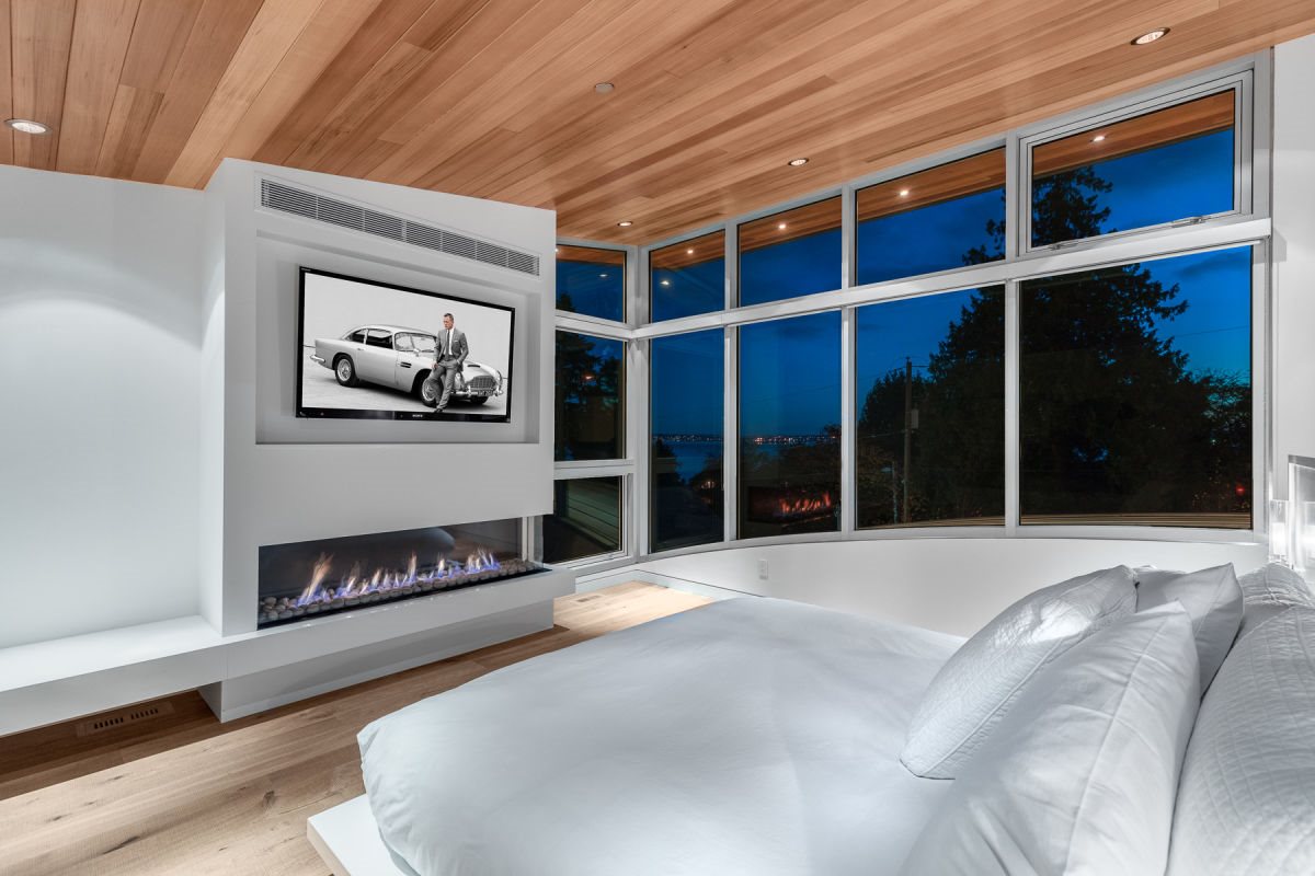 Walk-In Closet Photo of 2893 Bellevue Avenue, West Vancouver, BC