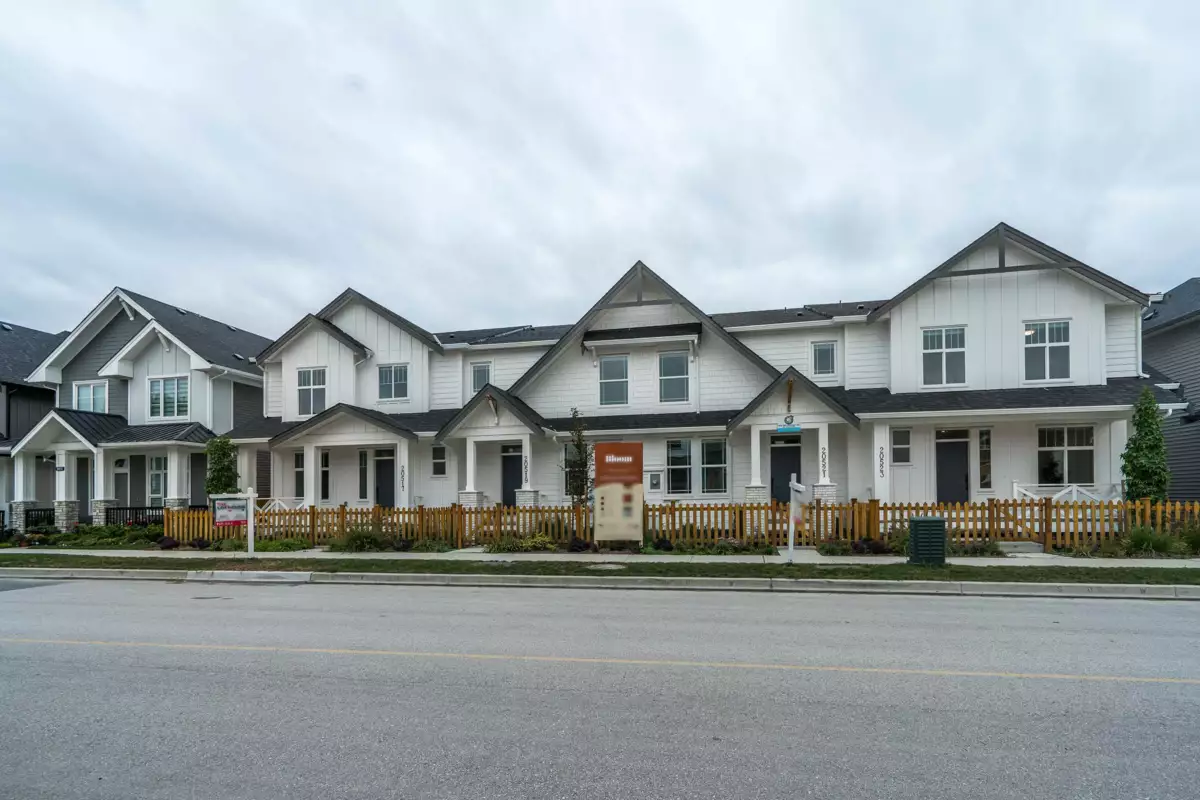 Living Room Photo of 20517 76 Avenue, Langley, BC