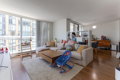 Family Room Photo of 904 3111 Corvette Way, Richmond, BC