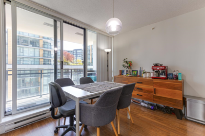 Kitchen Island Photo of 904 3111 Corvette Way, Richmond, BC