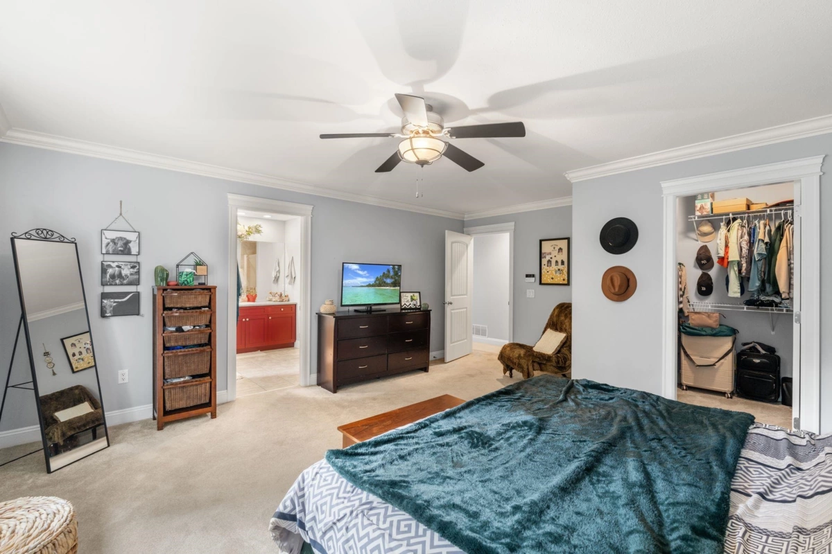 Guest Bathroom Photo of 20752 Grade Crescent, Langley, BC